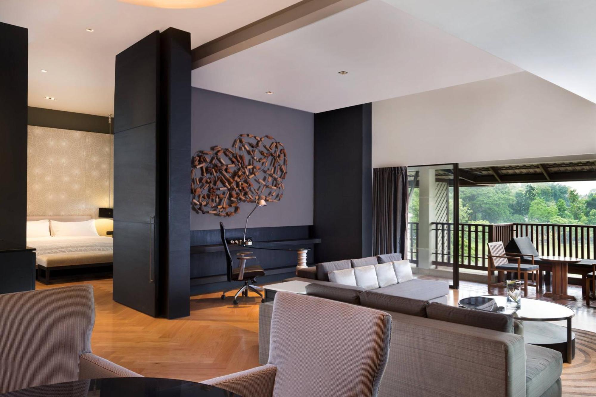 Suite Grande de 1 dormitorio con balcón y vistas a la piscina - Cama extragrande